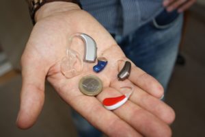 Various hearing aids in a hand